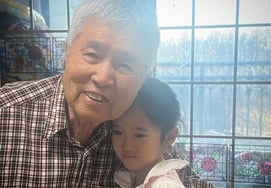 '90歳' イム・グォンテク、シン・ヒョンジュンの'5歳の娘'を抱きしめて満足..「今の父を作った" [スター・イシュー]