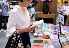 Kim Jiho, draw a line in the library book..Lee Seojin's remarks 12 years ago. "Kkool." [Star Issue]