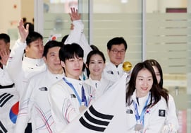 若い血を前面に出して北京を超えた金メダル3個、ミラノオリンピック選手団が帰国··· 総合13位の大長征が終了