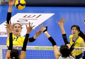 [Фото] Кари "Я не очень люблю время"