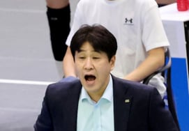 [フォト] 「現代を抑えなければ1位を守れない！『道路公社』金鍾民監督