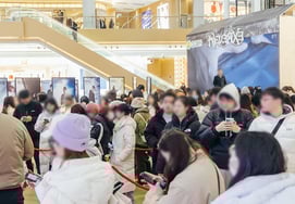 なんと60万人が訪問しました..EXO、中国13都市のショッピングモールでラッピングポップアップが大盛況