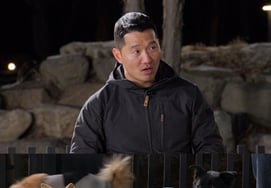 鉄の紐で繋がれた犬が二匹..カン・ヒョンウクが衝撃を受け「このままでは死んでしまう」と語った [개늑시2]