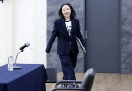 Min Heejin enters lightly [★ Photo]