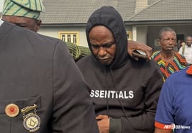 Получение "заботливых" денег → Трагедия гибели двух ближайших соратников, преследование виновных в ДТП с "несанкционированным вождением" ... Присутствовал лично в суде.