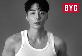 Cậu ấy chỉ mặc mỗi áo len và hát live thôi.Roy Kim cuối cùng cũng hỏi muỗng đũa của Nam Ninh [chính thức]