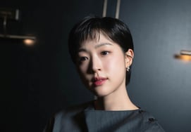 Чхве Сон из "Mad Dance Office" сказал: "Выбор из-за Ём Хе Ран...Избавьтесь от своего нового образа» [Раскрыть интервью]