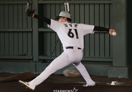 [Фото] Ким Чон Ын "Окинава и борьба за крылья"