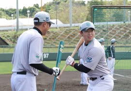 [Фото] Один очный урок от Ли Кан Мина и тренера Юхан Джуна