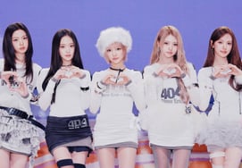 Укрепить первое место...Kiki занимает первое место в еженедельном чарте Melon на протяжении двух недель подряд с "404".