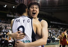 Huấn luyện viên người nước ngoài đầu tiên trong lịch sử Hàn Quốc khẳng định không thể chơi trong loạt phim mới Chỉ còn lại trận đấu định mệnh giữa Hàn Quốc và Nhật Bản