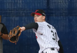 [Chụp ảnh] Cú ném bóng tuyệt vời của Tolhust