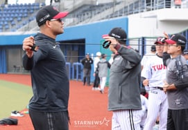 [Chụp ảnh] Chirinos 'Tubbing nhẹ nhàng'