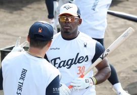 "Why are you coming out of there?" ML is recognized! Hanwha Peraza's 'ABS' Best Upside Down Batter' Criticisms