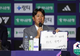 «(Ли Чон Хё) Потому что режиссер такой мастер» ... Режиссер "Сувон - природный враг" Ким До Гюн абсолютно не проявляет бдительности [Месторождение Сувона]