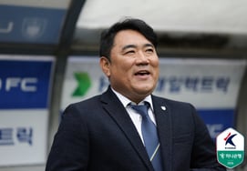 "Legend" that came back to my home...Under coach Kim Hyun-seok, Ulsan overpowered Gangwon 3-1 in the opening round of the K-League