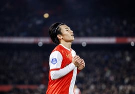 Tiền đạo Nhật Bản tấn công 18 bàn thắng → Im lặng trong 3 tháng... Huyền thoại' được đạo diễn Van Persie che chở cho "Tôi hiểu tấm lòng ấy"