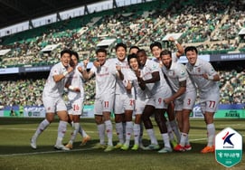 '大異変'昇格チームの富川、ディフェンディングチャンピオンの全北に3-2の劇的な逆転勝利··· '新歴史' 開幕戦で1部初勝利