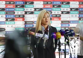 Tranh cãi về vị trí kinh doanh và Prada tại Hàn Quốc và Mỹ Cúp bóng đá châu Á tổ chức World Cup 'Mộng tưởng tượng'