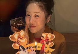'55歳' コ・ヒョンジョン、誕生日D-1の認証ショット公開..「もう二十歳だよね？」「逆走の美貌に感嘆」 [スター・イシュー]