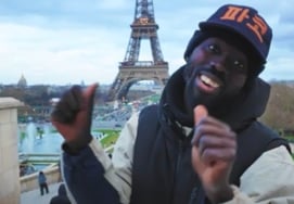 「エッフェル塔の名物」パコが「ボイスフィッシング詐欺」と誤解されている..'ようこそ韓国'のPDが明かした韓国上陸の裏話