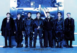 BTS 'Arirang' и глобальные фанаты ожидают классификации рок-/поп жанров «Рок-углеродный год» Onna, которая играет на гитаре «Рок-Углеродный год» [K-EYES]