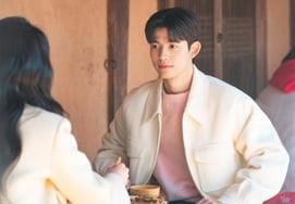 "Five Ingan" Romon "Romance chemistry with Kim Hyeyoon. Every moment, more detailed" [a question and answer]