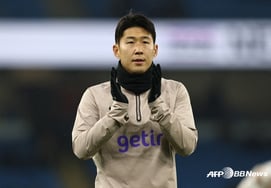 "没有孙兴慜的"托特纳姆热刺队惨遭淘汰 球迷"纳粹敬礼"冲击下，欧足联罚款炸弹+惩罚