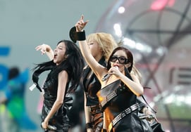 サンダラパクが投稿した2NE1の写真..「薬物やったの？」「パク・ボムの暴露後の余波」 [スター・イシュー]