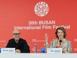 부산 찾은 밀라 요보비치.."'오징어 게임' 팬, 이병헌 직접 만나 좋아"[30회 BIFF]