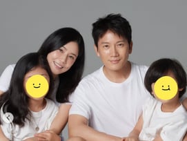 "벌써 12주년" 이보영♥지성, 다정하게 안고..두 자녀와 가족 사진