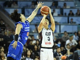 슈퍼팀 에이스는 허웅! 29점 폭발+클러치 활약→이상민 감독 첫 승... KCC, 개막전 삼성 잡았다 [잠실 현장리뷰]