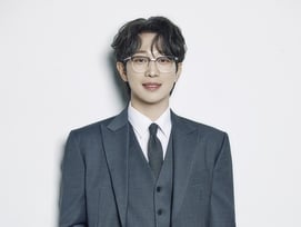 안성훈, 최현우 제자 됐다..상하체 분리 마술로 깜짝 데뷔 [천만트롯쇼]