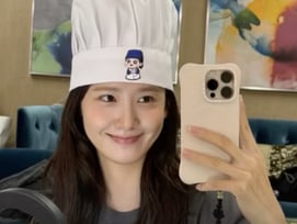 윤아, 셰프 모자 쓰고 근황 공개..'대령숙수' 비주얼 아직 그대로[스타IN★]