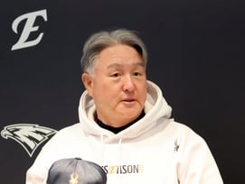 [포토] '오늘은 투수가 유리' 한화 김경문 감독