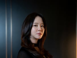 송지효, 속옷 CEO의 일상 "시사회서도 결재..매출 많이 늘어"(구원자) [인터뷰②]