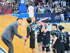 '감독' 서장훈, 민호·쟈니와 필리핀 원정경기 포착[스타이슈]