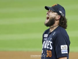 폰세 ML 러브콜에도 손혁 단장 의지 확고했다 "금액·정성 총동원, 최선 다하겠다"