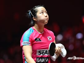 '올해만 4번째' 신유빈, WTT 챔피언스 결승 문턱에서 또 좌절... 日 하리모토에 2-4 패배