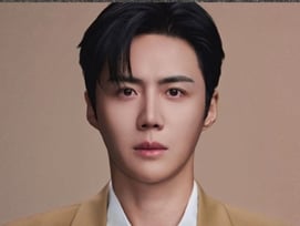 김선호, 내년 연극 '비밀통로'로 무대 오른다