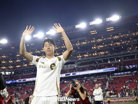 '손흥민 발언' 전 세계에서 화제 "이적설 일축, 이렇게 단호할 줄 몰랐다"