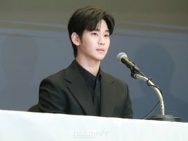 김수현 측, '28억 소송' 광고주에 "'미성년' 故 김새론과 교제 NO"[스타현장] [종합]