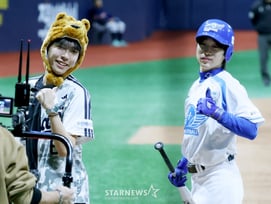 [포토] 안성훈 '삐끼삐끼의 트로트화'