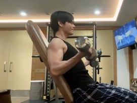 BTS 뷔, 헬스→사우나→근육 점검..제대 후 변화된 몸매 화제[스타이슈]