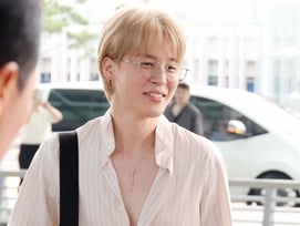 방탄소년단 지민 립밤 뭐길래? 오픈런→품절 대란