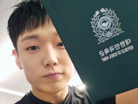 아들 낳고 입대했던 아이돌..아이콘 바비, 전역했다 "같이 놀자" [스타이슈]