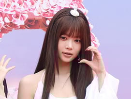 르세라핌 홍은채 '시크한 손하트'[★포토]