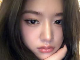 안유진, 초근접 셀카도 굴욕無..'fight mode' 자신감 폭발[스타IN★]