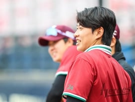 '이럴수가' SONG '홈구장도 없는' ML 구단 진출하나, 美 현지 "김하성 놓치더니... 송성문 영입 후보"