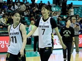 [한번에쓱]'독주는 막아야지, 자그마치 24점 차 대승' 1위 하나은행 잡은 KB스타즈 '